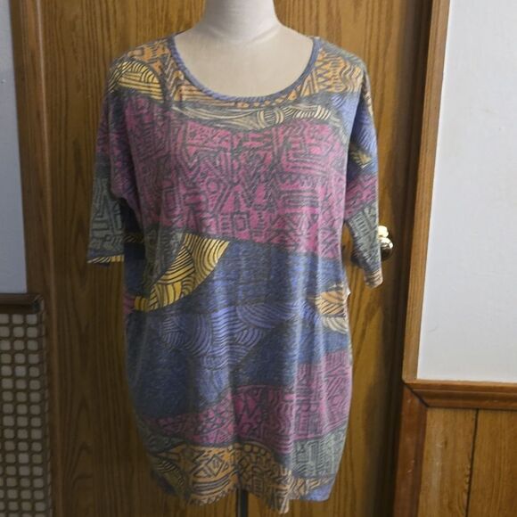 Lularoe Irma Top - Picture 1 of 7